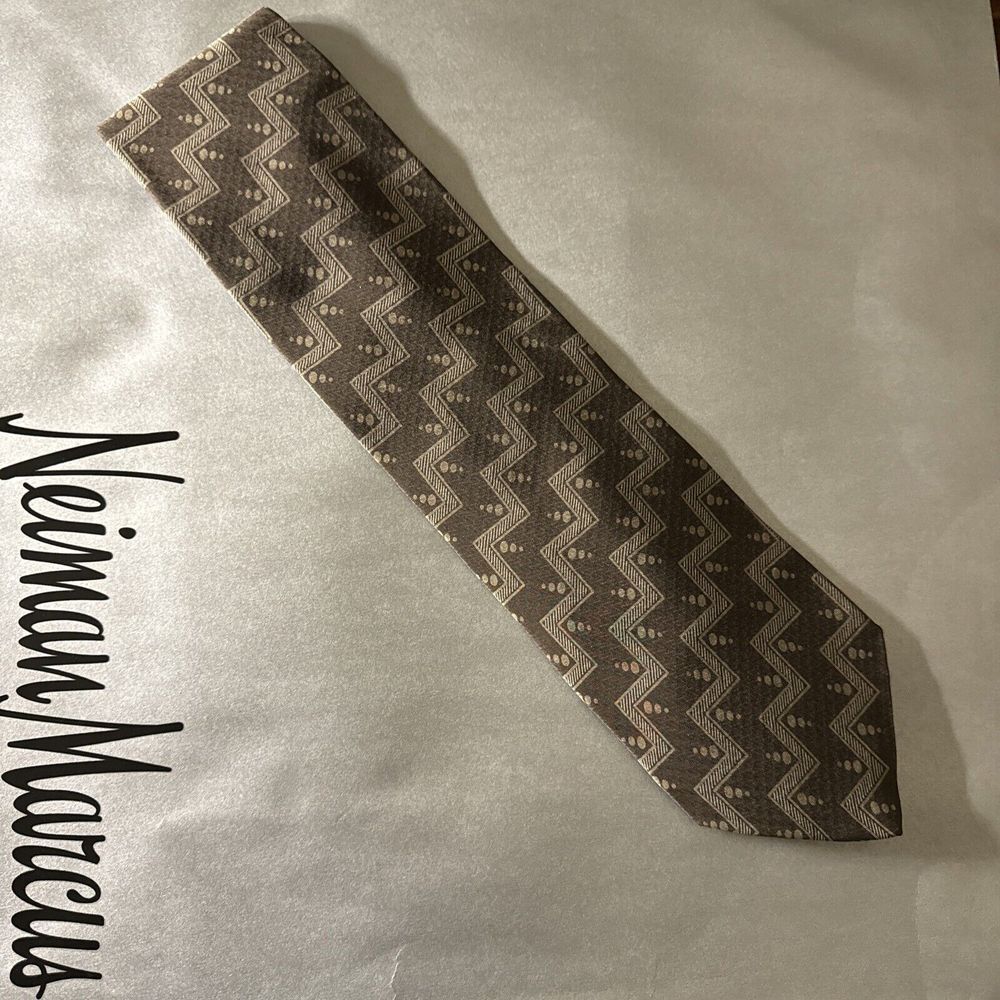 PRE OWNED DESIGNER GIORGIO ARMANI TIE